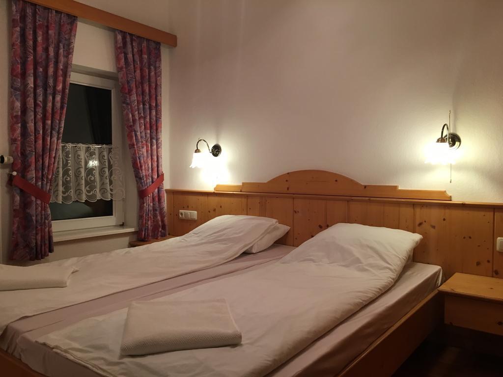 Gasthof Zum Hochfelln Hotel Bergen  Exterior photo